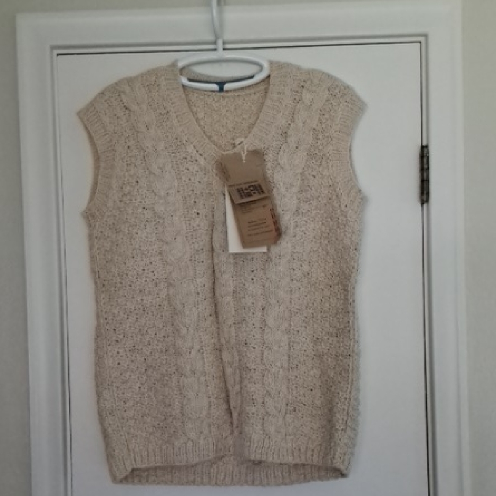 Artisan Cream V-Neck Cable Knit Sweater